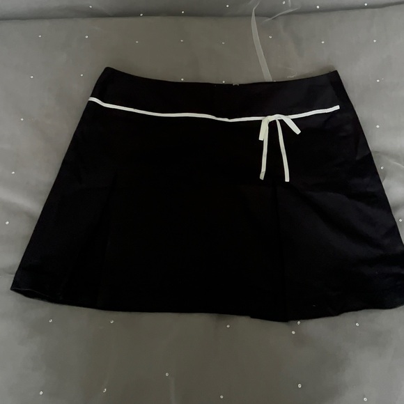 Mid Rise Bow Mini A-Line Skirt - Picture 7 of 13